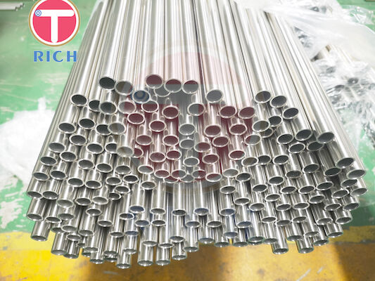 Un bon prix. Tuyauterie sans couture de faible diamètre ASTM A213 d'acier de construction de rond en ligne