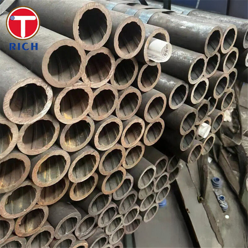 Tube d'échangeur de chaleur sans soudure à faible teneur en alliage ASME SA213 Grade T12 à filetage interne avec conception Cr-Mo et diamètre extérieur de 30 à 325 mm