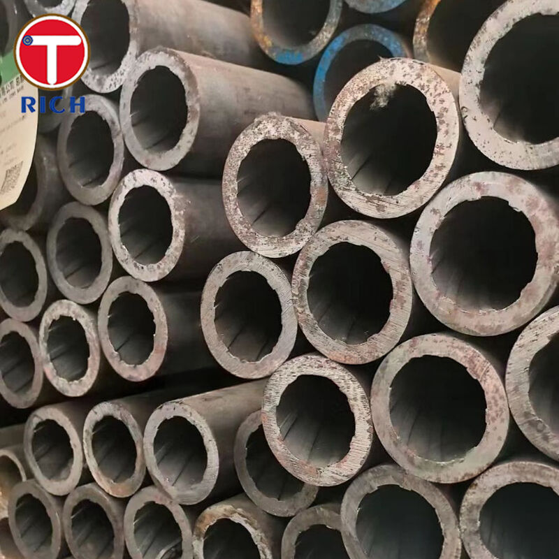 Tube d'échangeur de chaleur sans soudure à faible teneur en alliage ASME SA213 Grade T12 à filetage interne avec conception Cr-Mo et diamètre extérieur de 30 à 325 mm