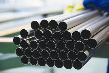Un bon prix. Tubes et tuyaux sans soudure, en acier étirés à froid titaniques soudés ASTM B338 GR2 en ligne