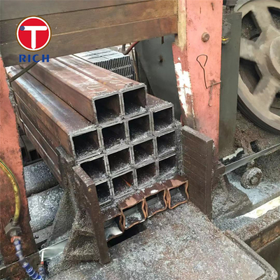 Un bon prix. ASTM A500 Grade A Pipe en acier galvanisé soudé Pipe creuse carré noir soudé Pour la construction en ligne