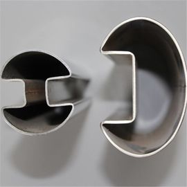 Un bon prix. Décoratif soudé par A554 du tube ASTM d'acier inoxydable de fente simple ovale en ligne