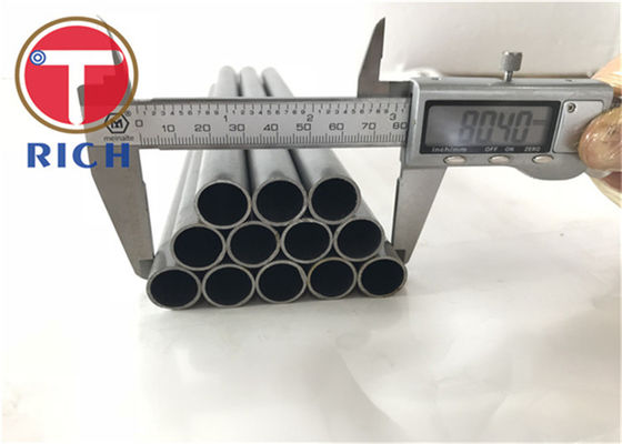 Un bon prix. Tubes et tuyaux sans soudure, en acier formés chauds de rectangle de place de rond du tuyau d'acier Q345 en ligne